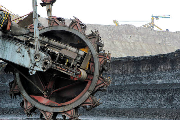 갈색 석탄 광산의 광산 기계 - combusted 뉴스 사진 이미지