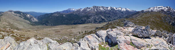 panorama do maciço da montanha monte rotondo na córsega central - artica - fotografias e filmes do acervo