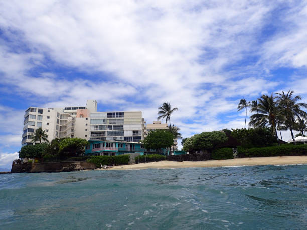istock Makalei Beach with waves lapping, napakaa, lava rock 639864392