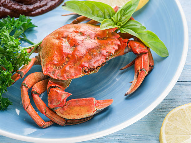 istock Cooked crab with lemon and herbs. 639873652