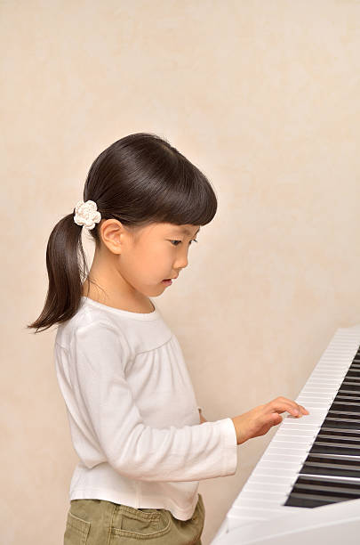 istock Japanese girl playing musical instrument 639877894