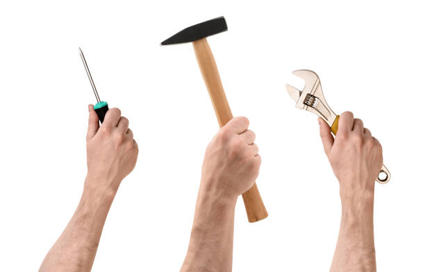 trois mains avec tournevis, marteau et clé sur fond blanc - holding screwdriver photos photos et images de collection