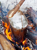 kochsuppe-auf-einem-feuertopf-wintercamping-im-wald.jpg?b=1&s=170x170&k=20&c=K46b5fxv9zaFQHUIJYrB1iF96MK8bDz_NRN3v52QIQU=