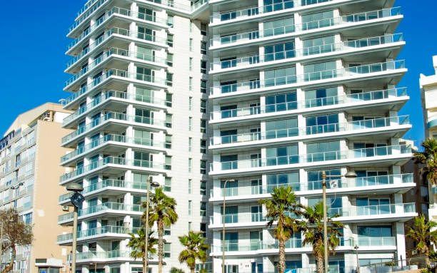istock Modern high-rise hotel 639891854