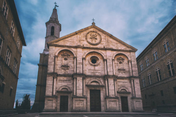 istock Pienza cathedral view 639893534