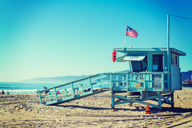 istock Lifeguard tower in Santa Monica 639902792