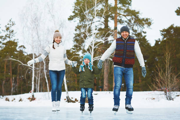 istock Family on ice-rink 639911776