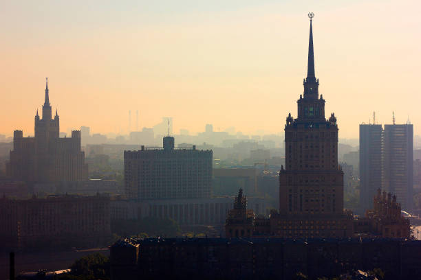 widok na miasto z wysokiego budynku - street urban scene skyscraper cityscape zdjęcia i obrazy z banku zdjęć