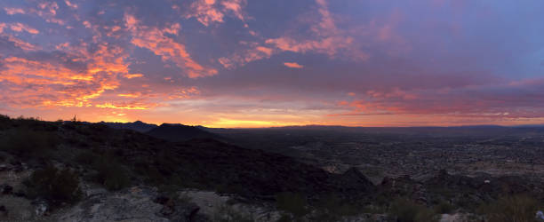 istock Panoramic view of Metro Phoenix at twilight 639919734