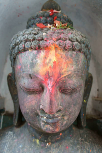 głowa buddy w świątyni swayambhu - newar zdjęcia i obrazy z banku zdjęć