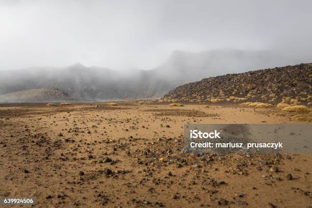 Volcán Ngauruhoe Parque Nacional De Tongariro Islan Del Norte Foto de stock y más banco de imágenes de Aire libre