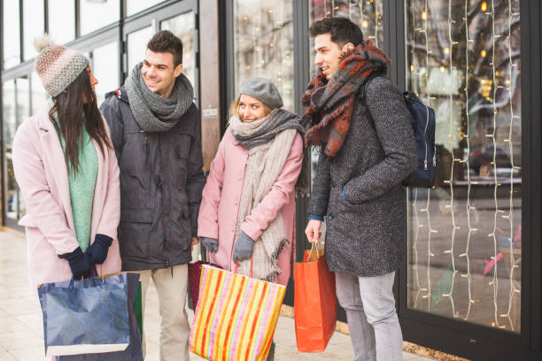 istock Friends in Christmas shopping 639925090