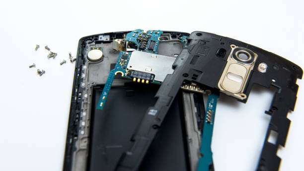 istock repair smartphone 639936094