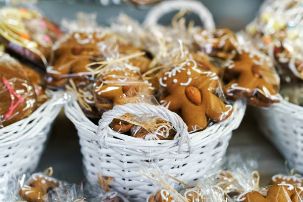 istock Gingerbread as souvenirs on Christmas Market in Vilnius 639944264
