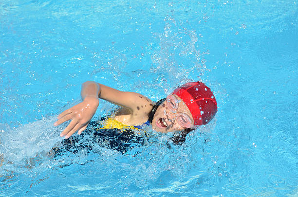 istock Japanese girl swimming 639946568