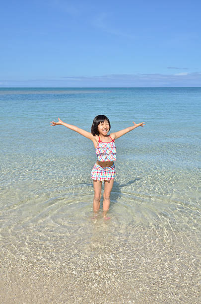 istock Japanese girl on the beach 639952670