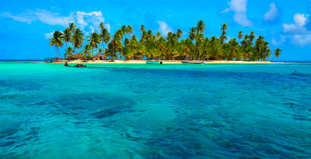 istock Paradise Tropical Island - San Blas archipelago in Panama 639954414