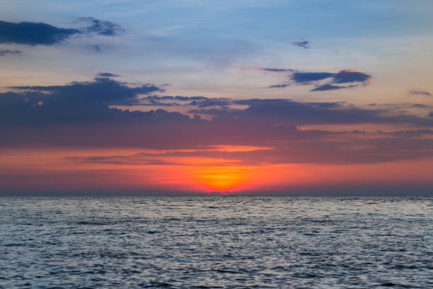 istock Beauty of sunset over coastline 639964354
