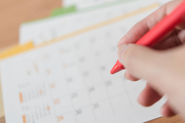 istock Hand with pen mark calendar 639965868