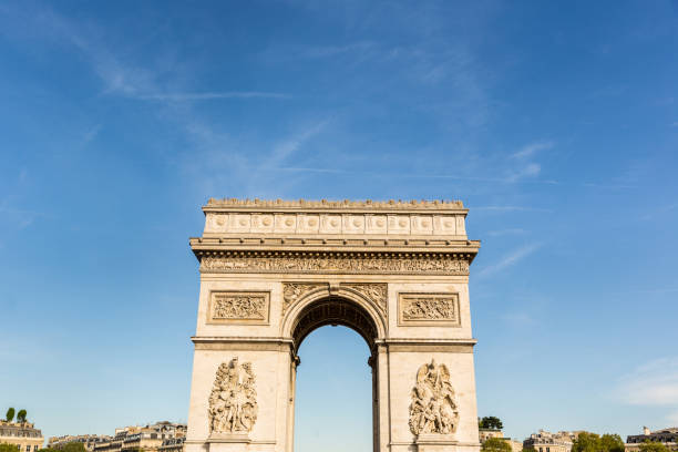 istock Arc de Triomphe in Paris on a sunny day 639981232
