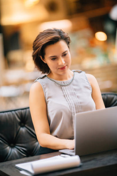 istock Businesswoman at an internet cafe 639981322