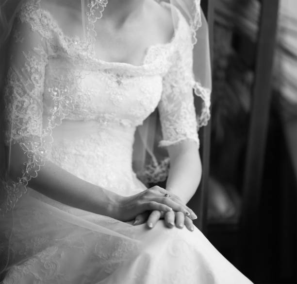 istock black and white wedding picture of a bride 639982876