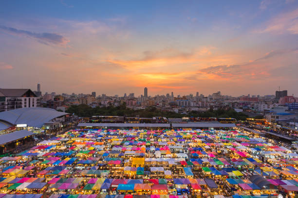 istock Aerial view over multiple colour weekend market roof top 639999022