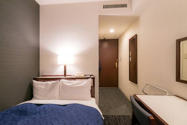 小さなベッドルーム - bedroom authority bed contemporary ストックフォトと画像