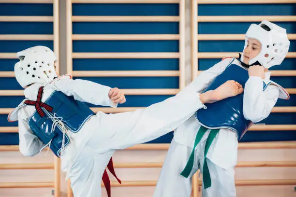 Children sparing in tae kwon do