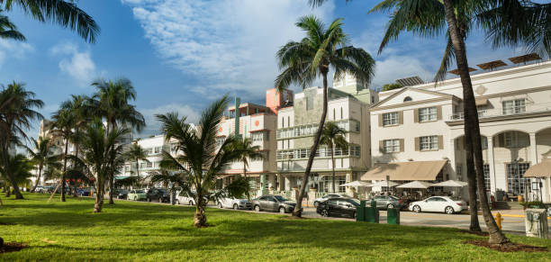 istock Ocean Drive panorama in Miami 640015294