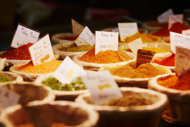 various spices on farmer market - canella imagens e fotografias de stock