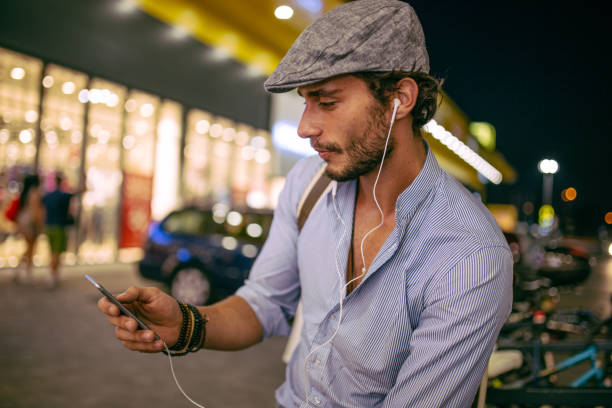 istock Hipster listening music 640031372