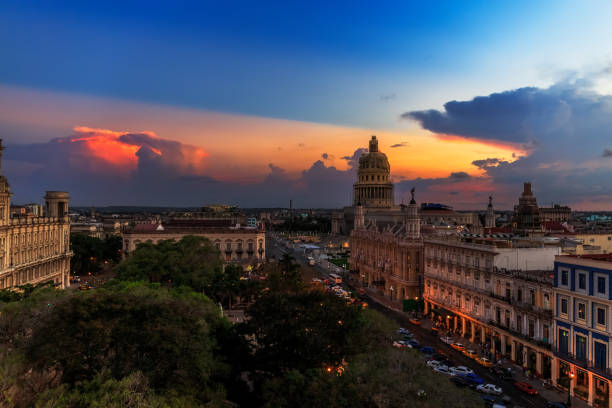 istock Capitol of Havana at night 640049722