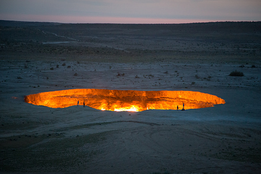 Cráter de gas Derweze conocido como 'La puerta al infierno', Turkmenistán photo