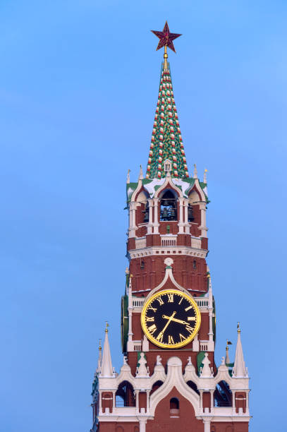 istock Kremlin Spasskaya tower at dusk 640078896