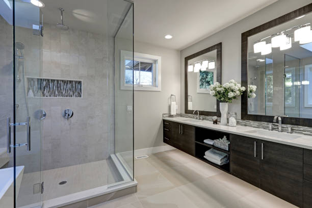 istock Spacious bathroom in gray tones with heated floors 640091612