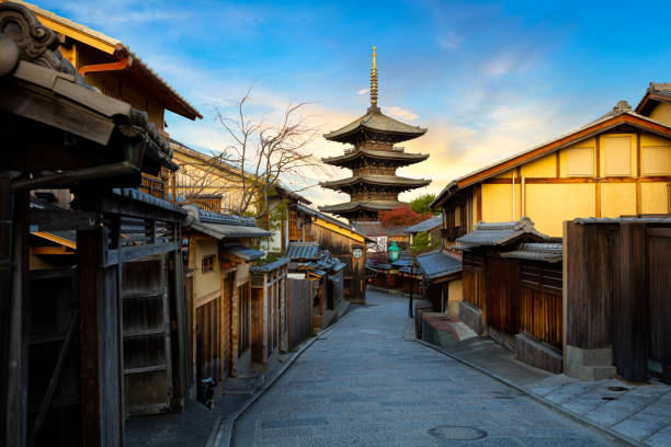 yasaka pagoda - templo imagens e fotografias de stock