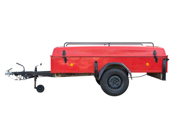 istock red car trailer isolated on white background 640099534
