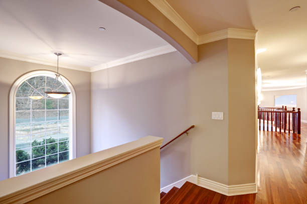 istock Second floor landing with polished hardwood floor 640111932