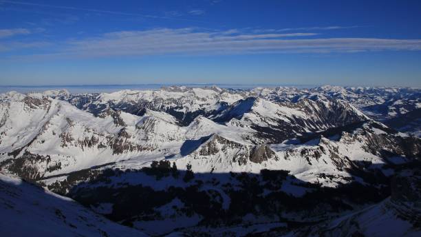 snow covered mountains in the bernese oberland - bernese oberland gstaad winter snow imagens e fotografias de stock