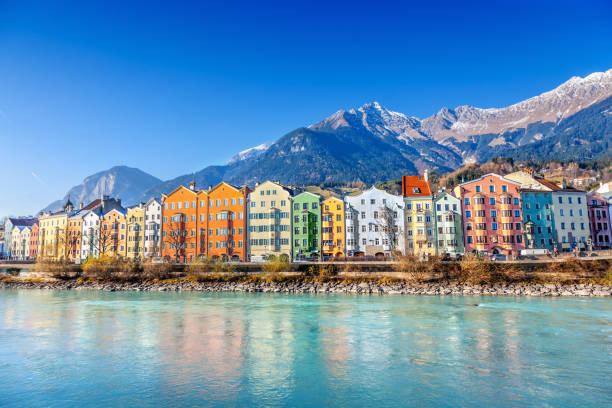 paisagem urbana de innsbruck, áustria - áustria - fotografias e filmes do acervo