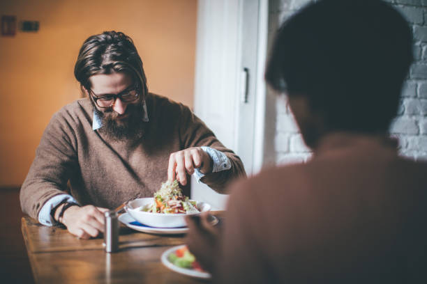 istock Business partners having lunch brake in restauraunt 640139324