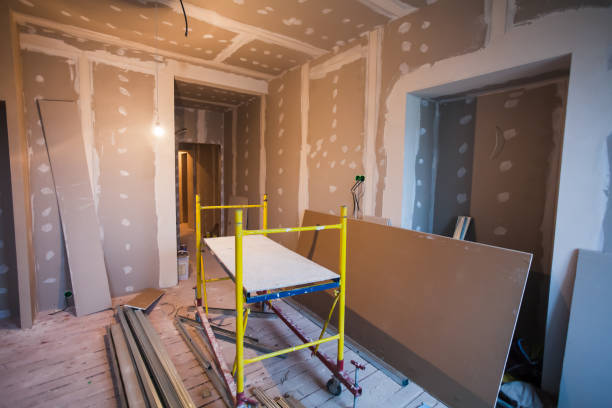 istock Material for repairs in an apartment is under construction 640139886