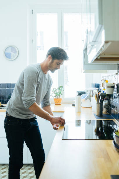 istock Father Cleaning Up The Kitchen After Breakfast 640139958