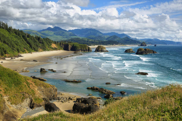 istock Cannon Beach in Oregon 640146380