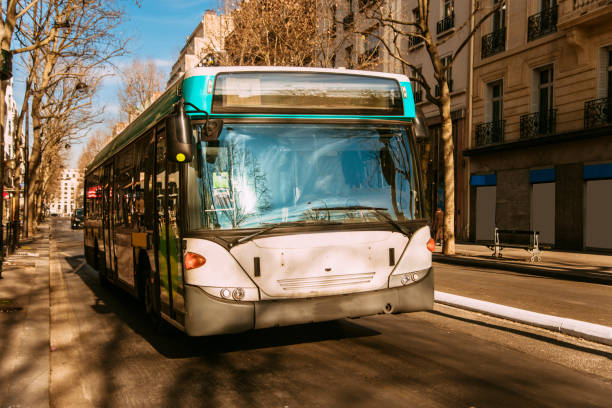 bus de paris - transportation delivering land vehicle car photos et images de collection