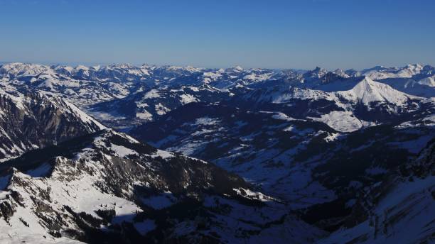 saanenland valley and distant view of gstaad - bernese oberland gstaad winter snow imagens e fotografias de stock