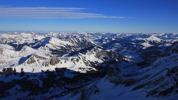 mattina d'inverno nell'oberland bernese - bernese oberland gstaad winter snow foto e immagini stock