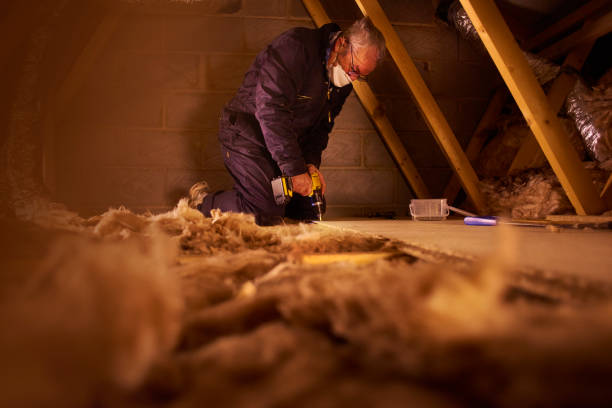 verschrauben von bodenplatten - insulation roof attic home improvement stock-fotos und bilder