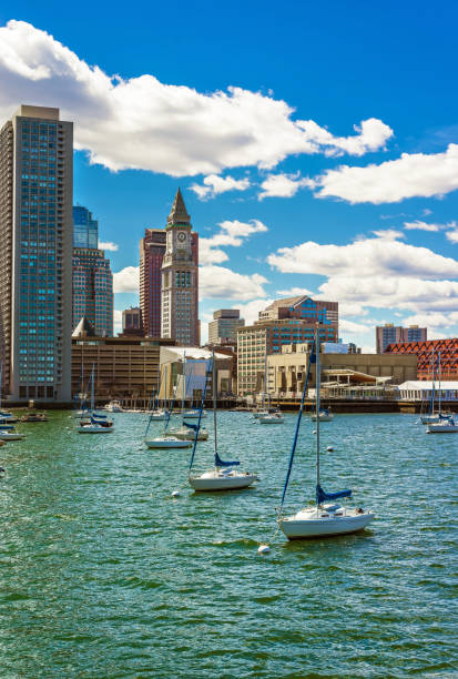 floating sailboats and the skyline of financial district in boston - boston skyline new england urban scene imagens e fotografias de stock